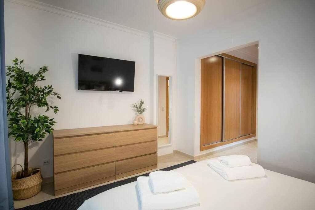 Modern 3Br Apt W/ Lg Terrace, Bbq, Ac & Parking Tavira Exterior photo